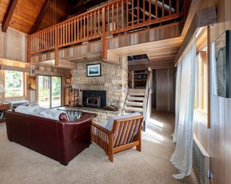 Hidden Gem! Great views, fireplace, stars & nature - Fort Bragg - Sala de estar