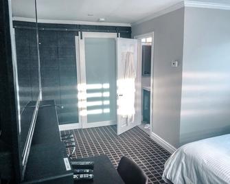 Walkerton Inn Motel - Walkerton - Bedroom