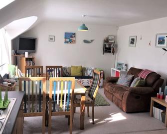 Shell Hill Mews Apartment - Coleraine - Living room