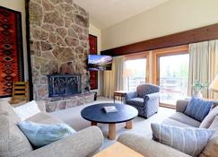 JHRL - Uncle Al's Timber Ridge 1 townhome, steps from Moose Creek lift - Teton Village - Sala de estar