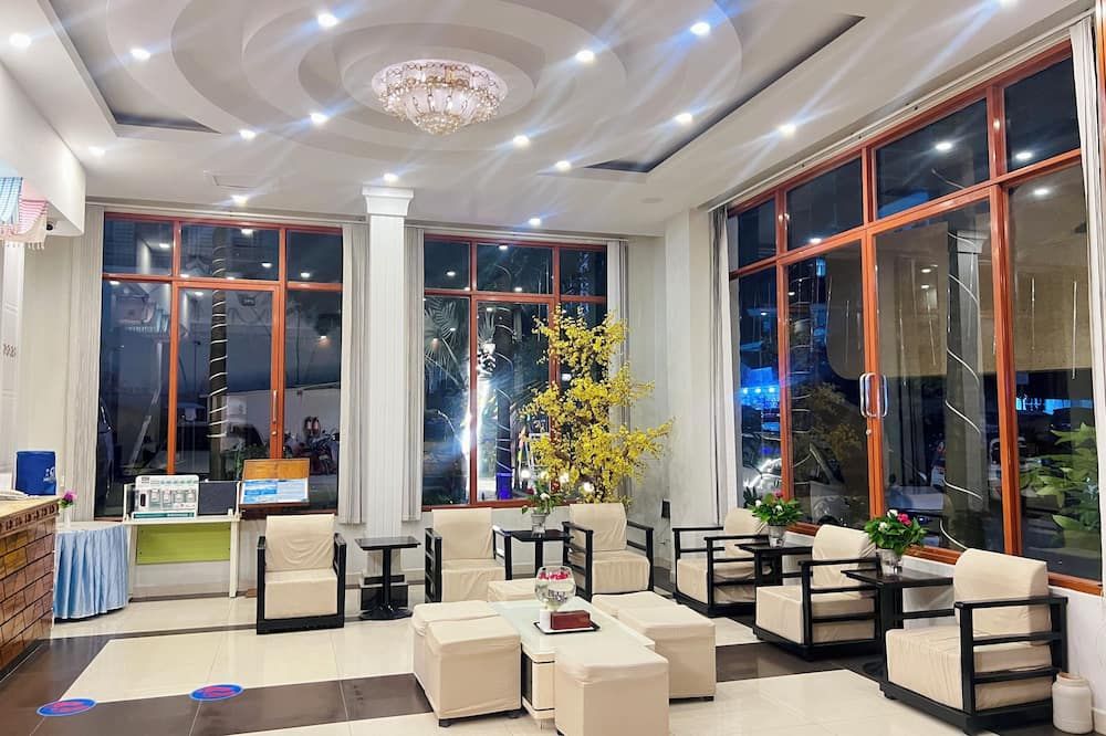 أريستوقراط ريزيدانس آند هوتل