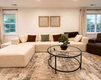 Modern Ranch · 3 Kings · 4 Min Tpc River Highlands . Golf Retreat - Cromwell - Sala de estar