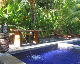 Air Sanih Homestay - Kubutambahan - Piscina