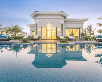 Vinpearl Cua Hoi, Affiliated by Melia - Cua Lo - Pool