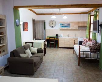 Guest house Dramountana both apartments - Kantanos - Wohnzimmer