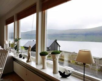 Liljulon - Views - Location - Gjógv - Balcón