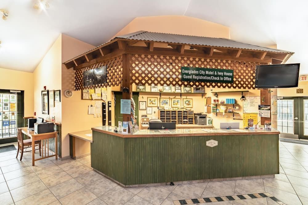 Ivey House Hotel - Deluxe Queen Room - Everglades - Bar