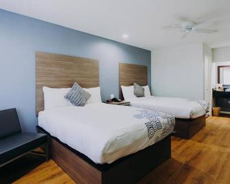 2 Convenient Units w/ Access to Kemah Boardwalk Access | Deck with Marina View - Kemah