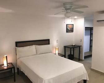 Brisas 10 Beachside Suites - Cancún - Bedroom