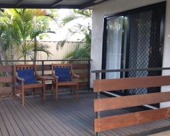 Emerald Motel Apartments - Emerald - Balcony