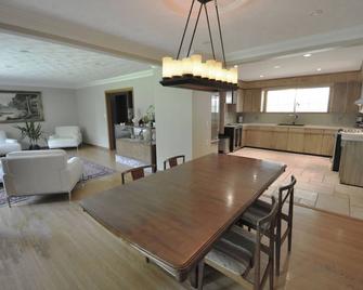 Niagara Acres, home away from home situated in the heart of Niagara wine country - Niagara-on-the-Lake - Salle à manger