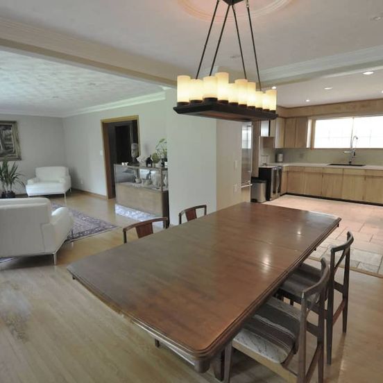 Dining room view of Niagara Acres, home away from home situated in the heart of Niagara wine country