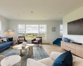 Luxury Bay View Escape 4br Near Beaches & Golf - St. Peters Bay - Sala de estar