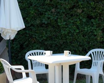 Quiet, Cosy Garden-Floor Studio With Sea View - L'Île-Rousse - Binnenhof