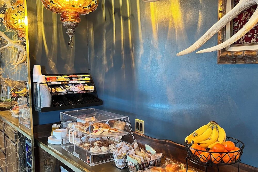 The Burgundy - Big Bear Lake - Buffet