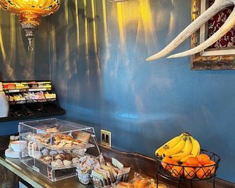 The Burgundy - Big Bear Lake - Buffet