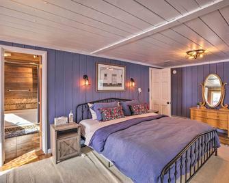 Lake Cabin with King Bed, Foodie Kitchen, and Views - Twin Lakes (Lake County) - Habitación