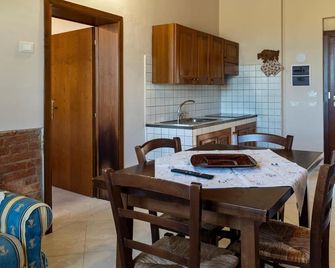 Granary flat with 2 rooms (double and twin) preparation for the disabled - Foiano della Chiana - Eetruimte