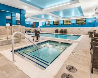 Hampton Inn and Suites by Hilton Portland Tigard - Tigard - Zwembad