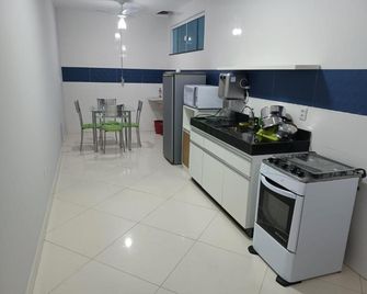 Suítes e kitnets - Cabo Frio - Phòng bếp