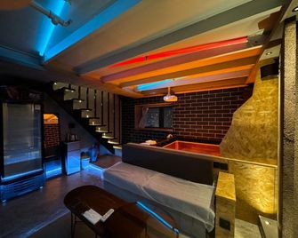 Duplex Glass Bathtub 4K Cinema Homestay (Tianjin Joy City/Changhong Park West Station Branch) - Tianjin - Sovrum