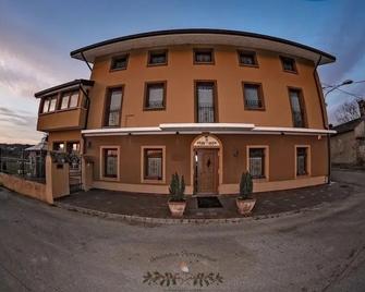 Hostaria Pettirosso - Lonzano - Edificio