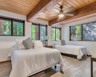 Cozy Cabin Los Gatos Ca - Los Gatos - Bedroom