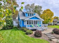 The Blue Cottage - Minocqua - Building