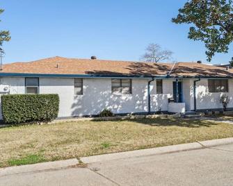 Nola (3bd) Hub - Metairie - Building