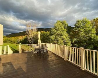 Lodge Hotel H5 · Resort Hotel at Loon Mtn w/pool, hot tub, Ski Hike - Lincoln - Balcony