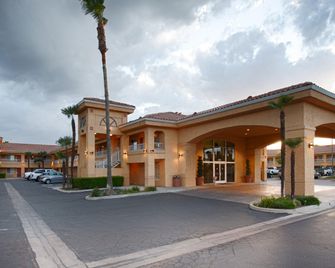 Best Western Inn & Suites Lemoore - Lemoore - Будівля