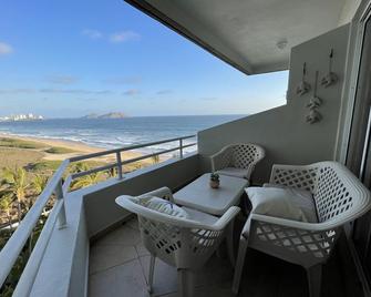 a pie de playa con hermosa vista by G P S rentas - Mazatlán - Balcony