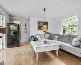 2 Bedroom Amazing Home In Kalundborg - Kalundborg - Wohnzimmer