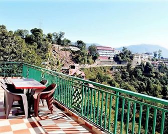 Hotel Pine View Kasauli - Solan - Balcón