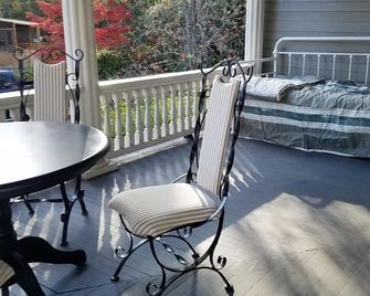 Welcome To The Front Porch, Where Memories Are Made. - Newnan - Balkón
