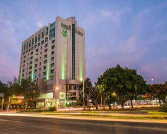 Holiday Inn Guadalajara Select - Guadalajara - Building