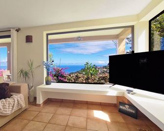 Garden of Eden by LovelyStay - Ponta Delgada - Sala de estar