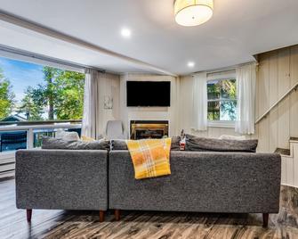 Muskoka Waterfront Retreat - Dwight - Wohnzimmer