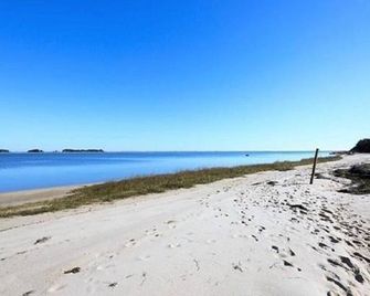 Walk To The Beach At Little Pleasant Bay From This Newly Decorated Cottage! - Orleans - Beach