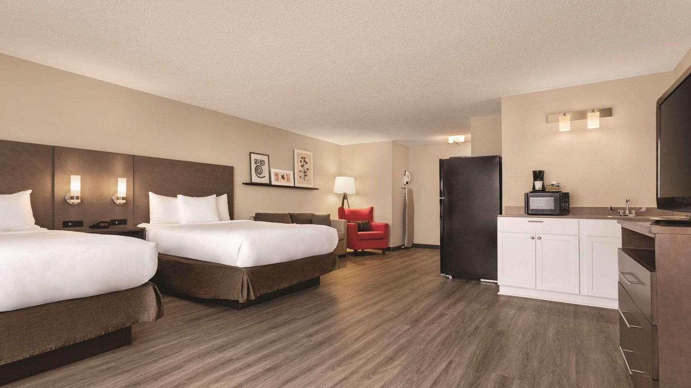 Country Inn & Suites by Radisson, Buffalo, MN