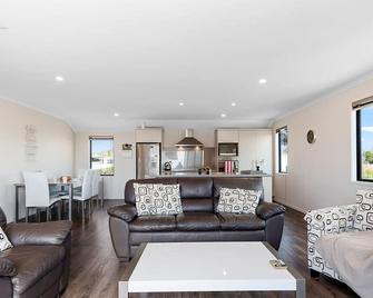 Sparkling Ocean Views - Papamoa Holiday House - Papamoa - Soggiorno