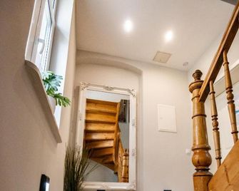 Geschmackvolles Apartment in Hannover - Hannover - Escaleras