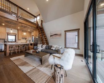 Wilderness Club Hideaway - Eureka - Living room
