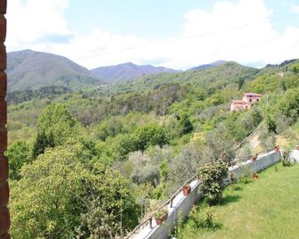Holiday Home in Mulazzo near Tuscan Castles - Mulazzo - Balcony
