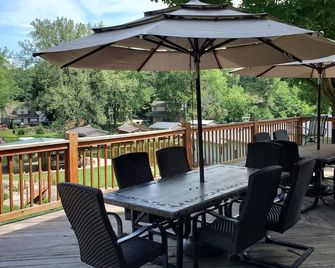 Luxury Rustic Estate on Lake Freeman - Monticello - Patio
