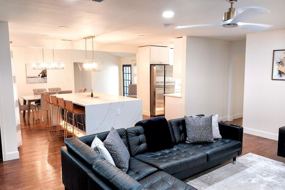 Dallas Luxury Near Lake 4br 3ba - 2 Ensuites - דאלאס - סלון