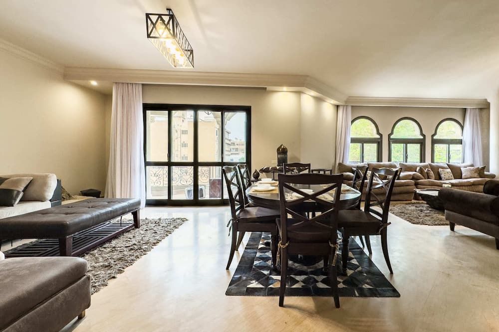 The Luxe Loft 2bdr Apt Maadi - קהיר - חדר אוכל
