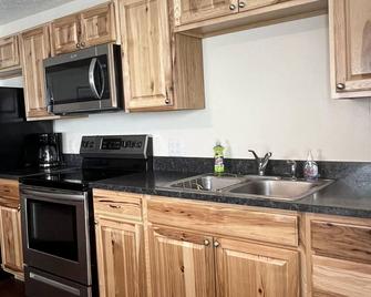 Sportsmen's Lodge at Bay Bridge Sport Shop - North Rose - Cozinha