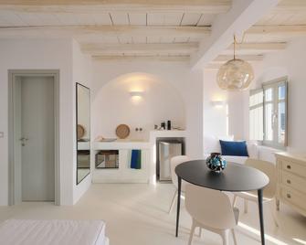 Odyssey Rock - Mandrakia - Dining room