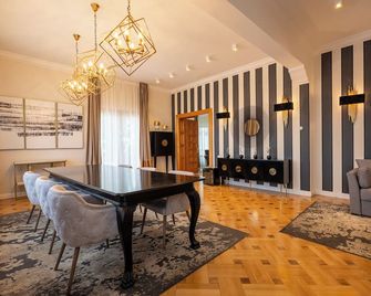 فندق كاسا كرانتا - براسوف - غرفة طعام